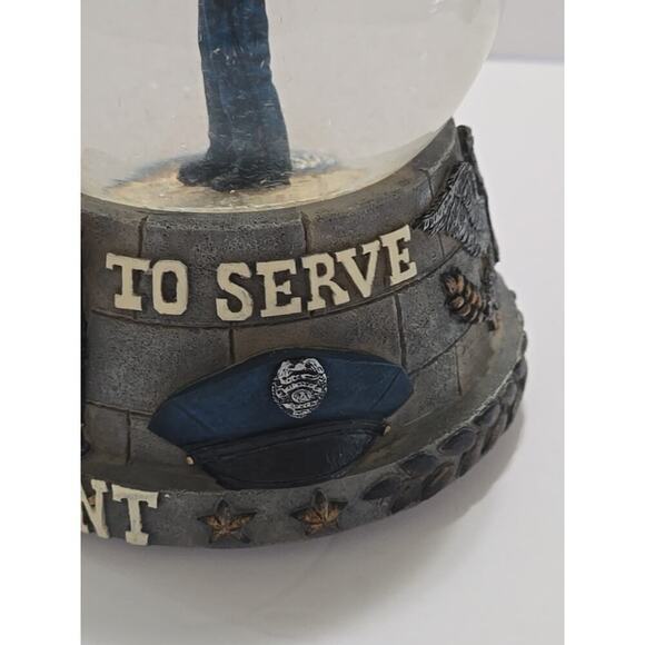 Police Department Musical Snow Globe USA - Picture 9 of 16